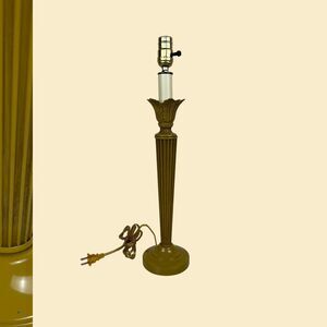 1970s yellow table lamp, vintage toleware-style 20.5" lamp w/ ribbed pattern